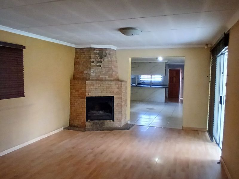 3 BEDROOM, 2 BATHROOM FAMILY HOME PLUS A SEPARATE SELF-CONTAINED FLATLET TO RENT - Photo 10