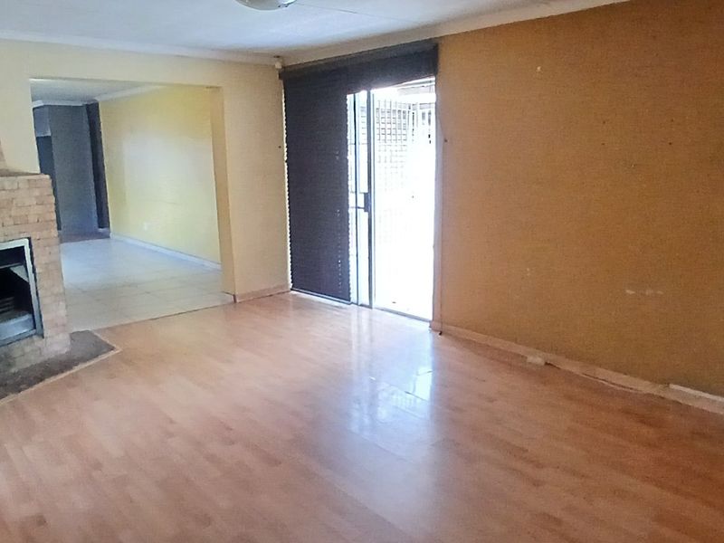 3 BEDROOM, 2 BATHROOM FAMILY HOME PLUS A SEPARATE SELF-CONTAINED FLATLET TO RENT - Photo 9