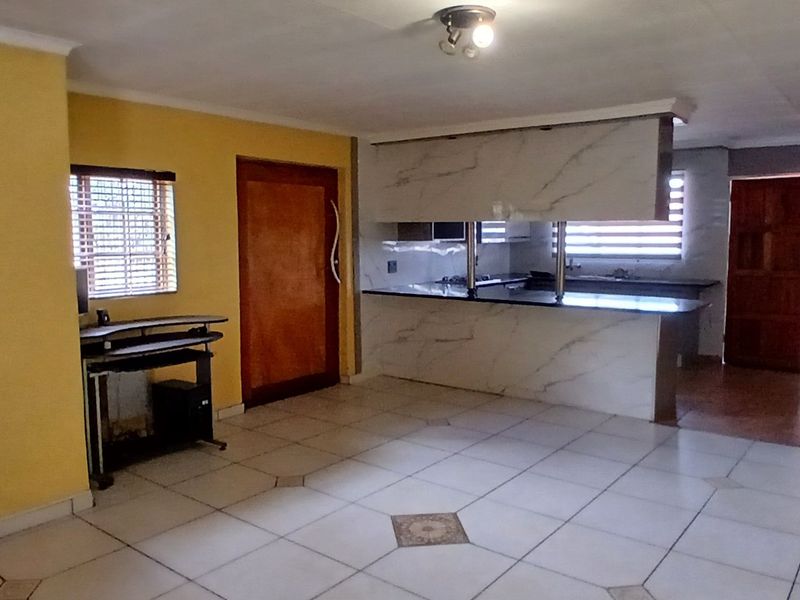 3 BEDROOM, 2 BATHROOM FAMILY HOME PLUS A SEPARATE SELF-CONTAINED FLATLET TO RENT - Photo 8