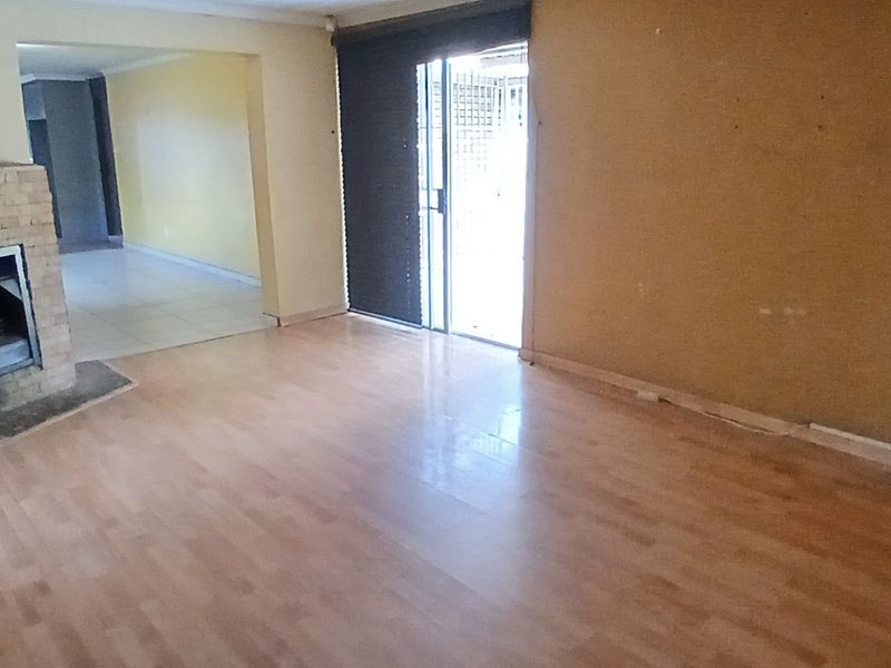 3 BEDROOM, 2 BATHROOM FAMILY HOME PLUS A SEPARATE SELF-CONTAINED FLATLET TO RENT - Photo 7