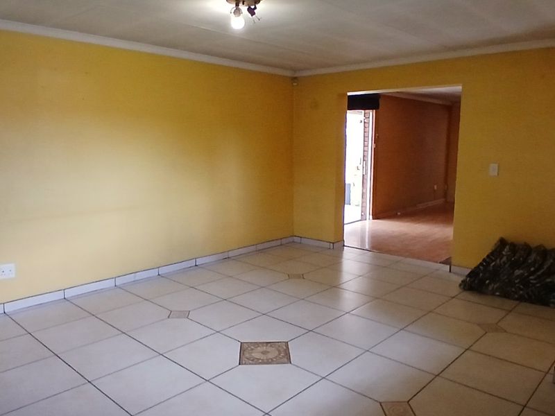 3 BEDROOM, 2 BATHROOM FAMILY HOME PLUS A SEPARATE SELF-CONTAINED FLATLET TO RENT - Photo 6