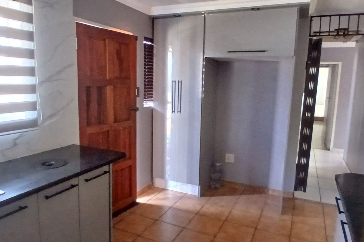 3 BEDROOM, 2 BATHROOM FAMILY HOME PLUS A SEPARATE SELF-CONTAINED FLATLET TO RENT - Photo 2