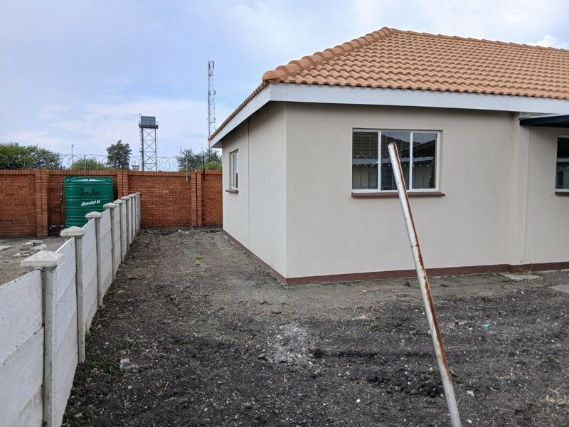 Affordable Family Living in Platinum Village  - Photo 4