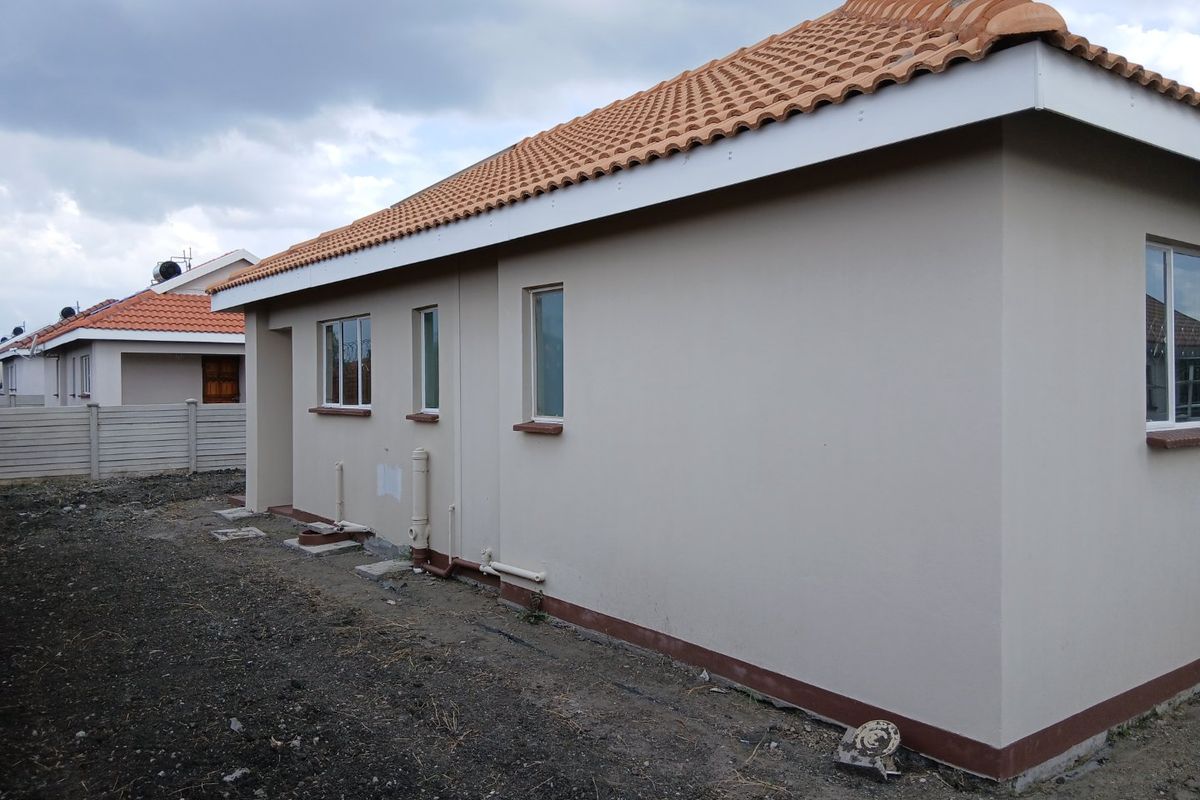 Affordable Family Living in Platinum Village  - Photo 5