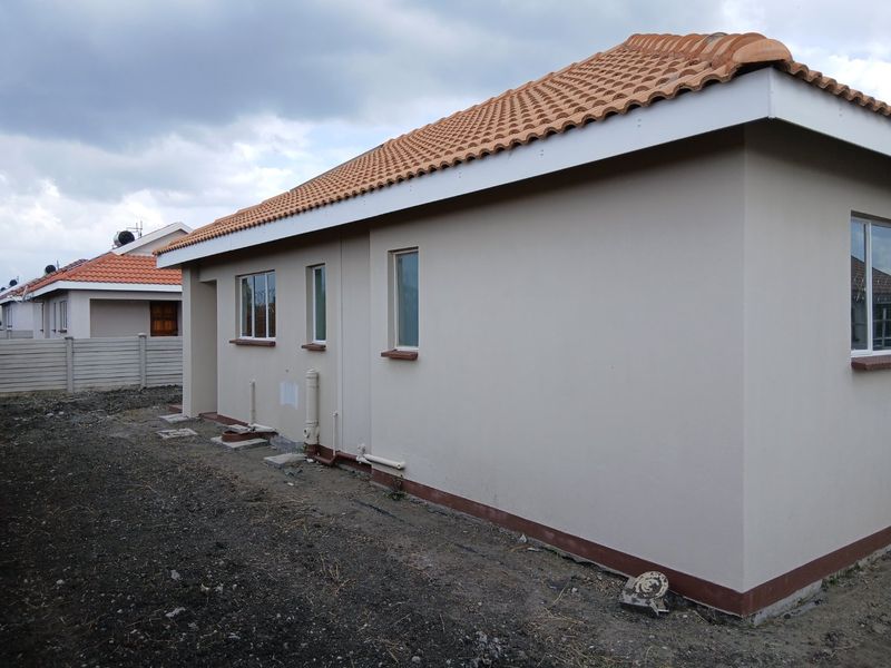 Affordable Family Living in Platinum Village  - Photo 5