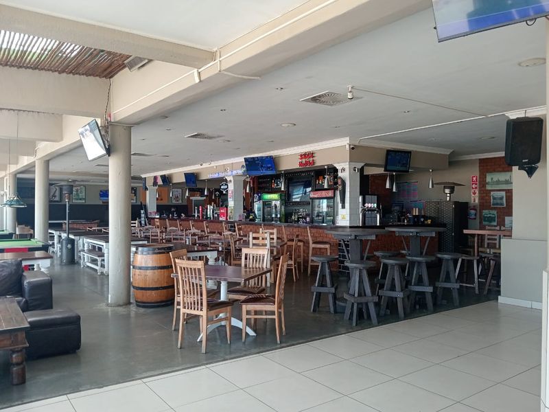 OWN ONE OF JEFFREYS BAY'S MOST ICONIC HOTSPOTS!! - Photo 10