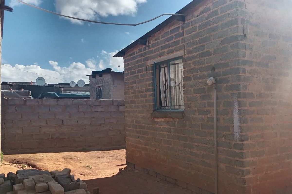 HOUSE FOR SALE IN TEMBISA  - Photo 4