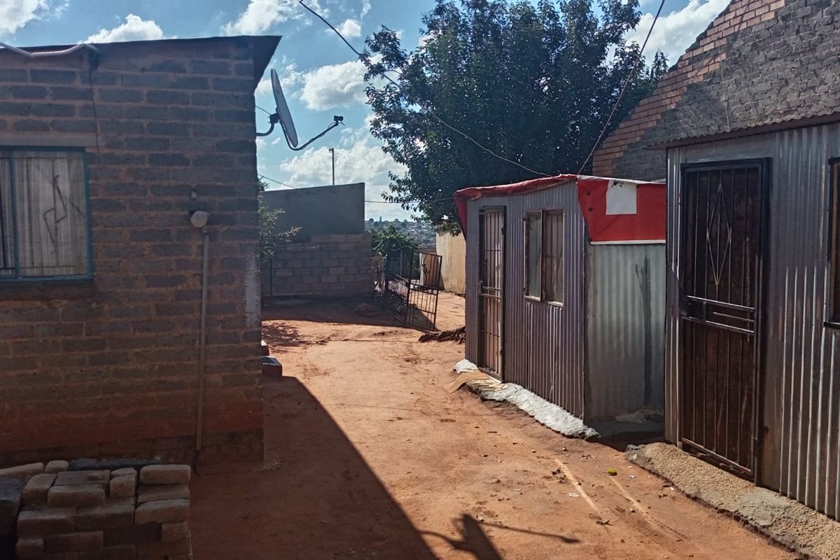 HOUSE FOR SALE IN TEMBISA  - Photo 5