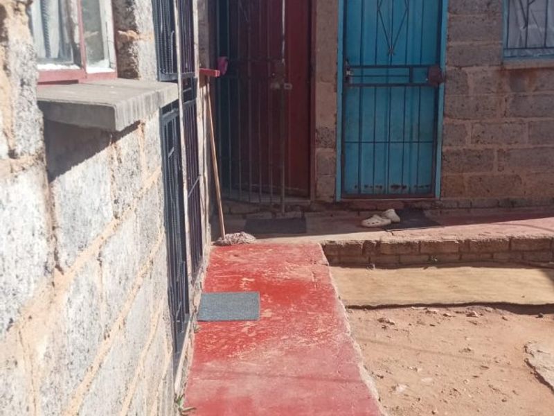 HOUSE FOR SALE IN TEMBISA  - Photo 2