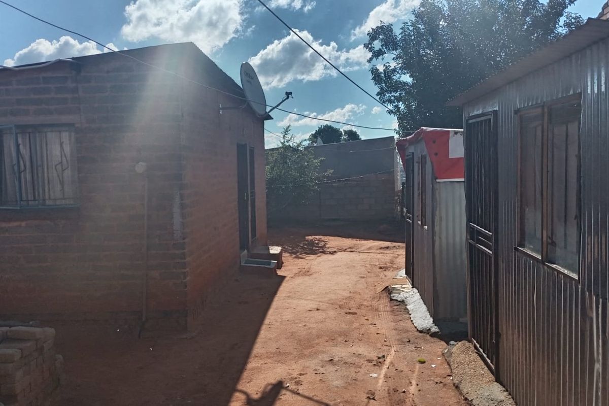 HOUSE FOR SALE IN TEMBISA  - Photo 3