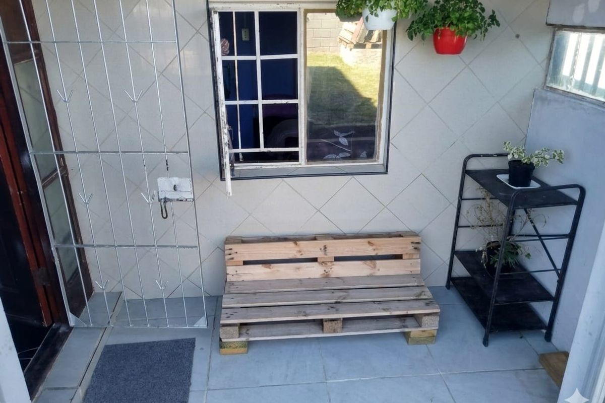 3 Bedroom House  - Photo 3
