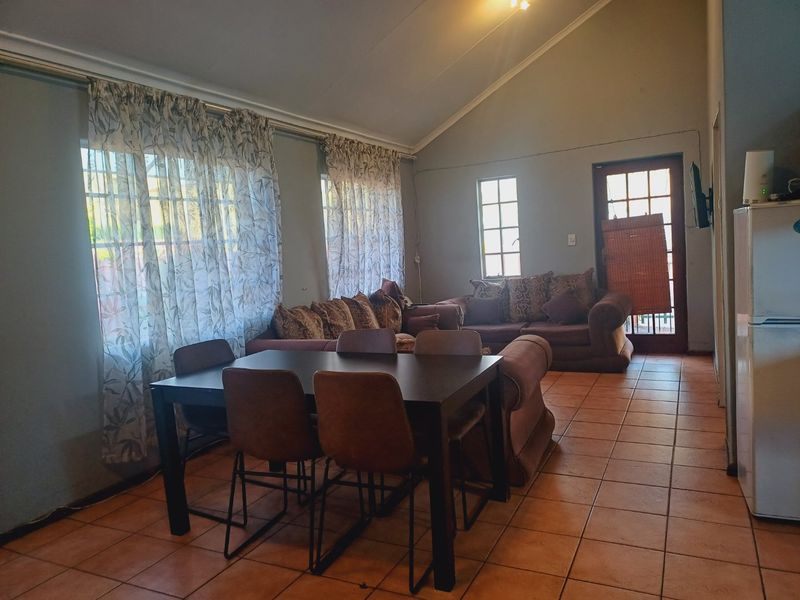 3 Bedrooms, 2 Bathrooms Townhouse  - Photo 8