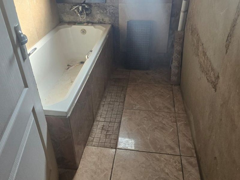HOUSE FOR SALE IN TEMBISA  - Photo 4