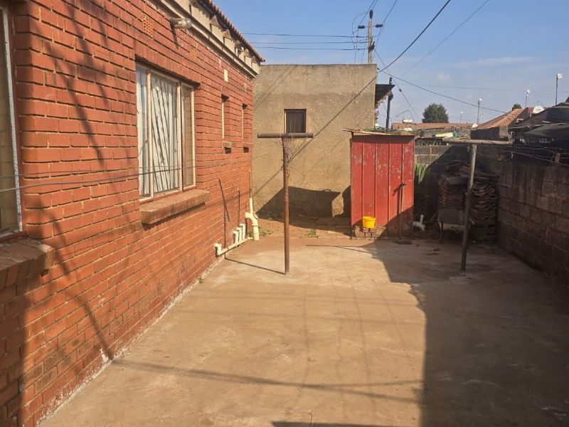 HOUSE FOR SALE IN TEMBISA  - Photo 10