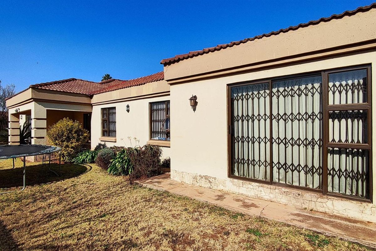 4 Bed House in Dawn Park for Sale - Photo 2
