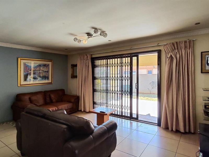 4 Bed House in Dawn Park for Sale - Photo 10