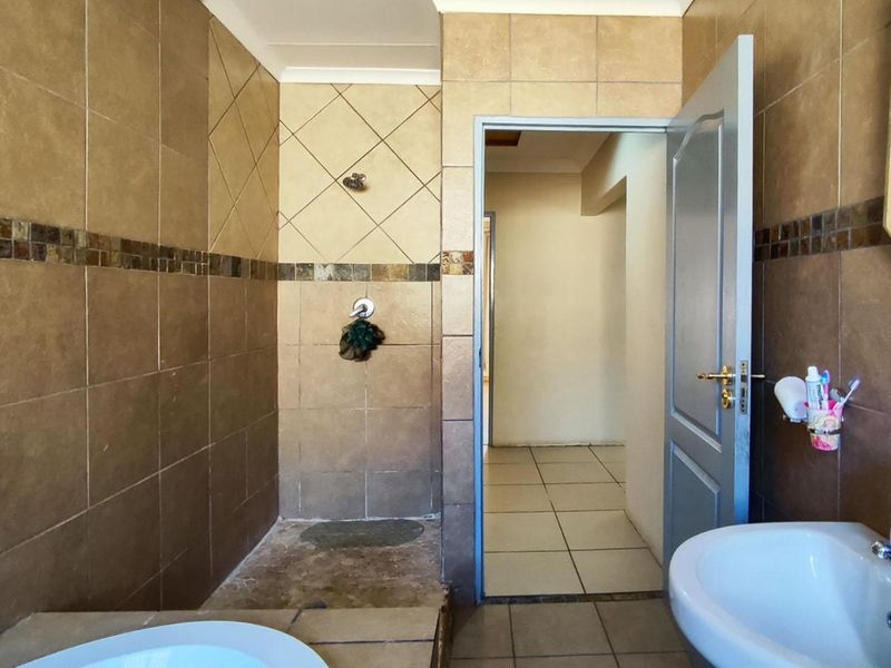 4 Bed House in Dawn Park for Sale - Photo 8