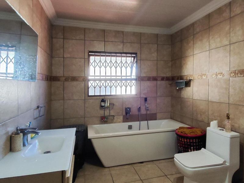 4 Bed House in Dawn Park for Sale - Photo 7