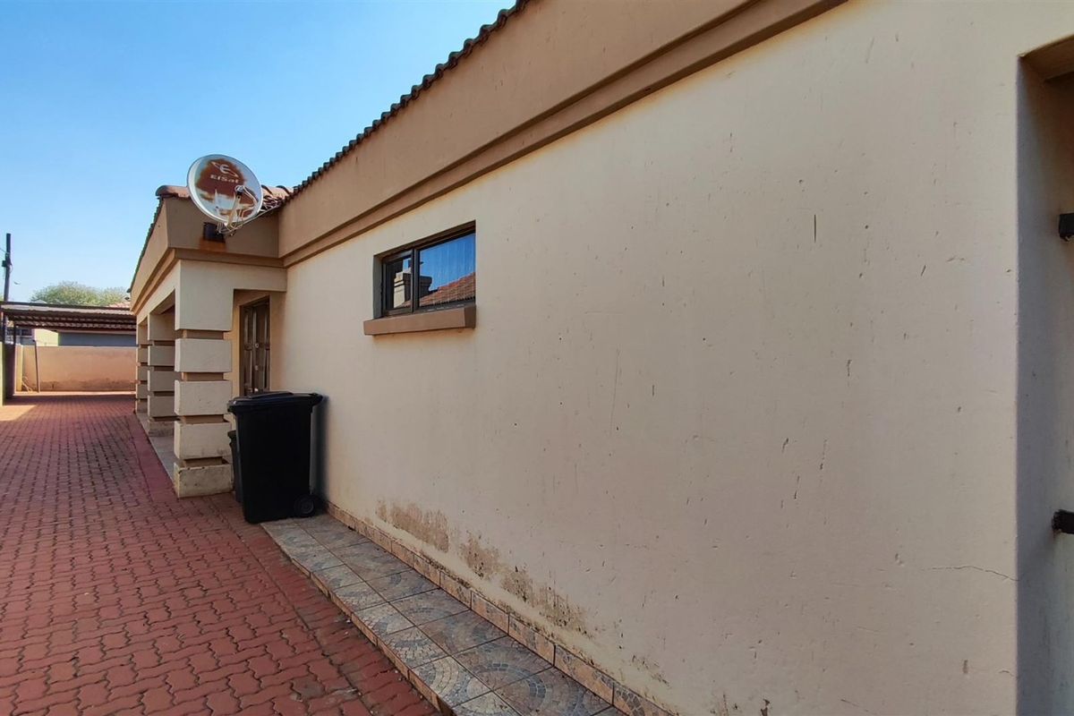 4 Bed House in Dawn Park for Sale - Photo 3
