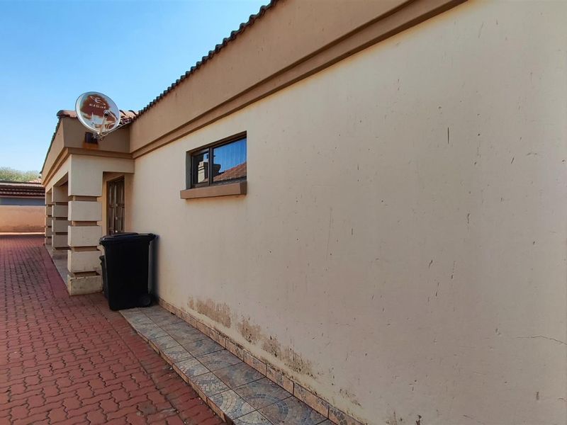 4 Bed House in Dawn Park for Sale - Photo 3