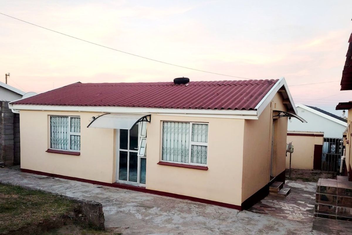 2 Bedroom House for Sale in Mdantsane - Photo 2