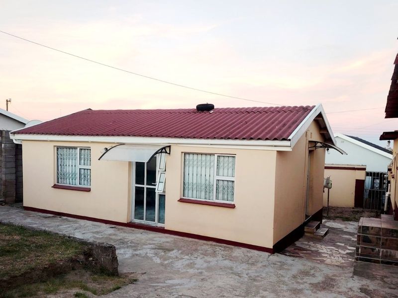 2 Bedroom House for Sale in Mdantsane - Photo 2