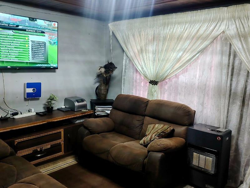 2 Bedroom House for Sale in Mdantsane - Photo 6