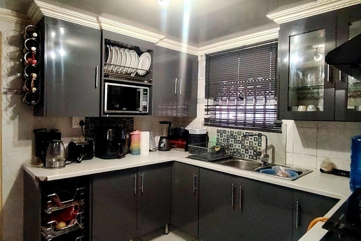 2 Bedroom House for Sale in Mdantsane - Photo 3