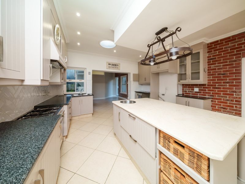 Beautiful Thornhill Estate Family Home to Let - Photo 9