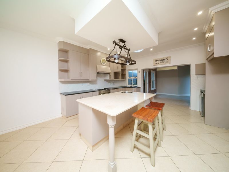 Beautiful Thornhill Estate Family Home to Let - Photo 8