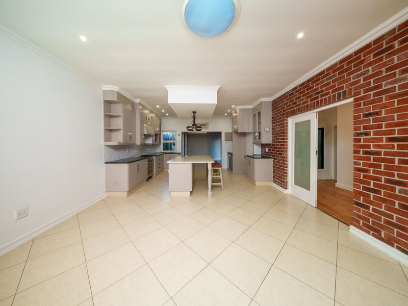 Beautiful Thornhill Estate Family Home to Let - Photo 7