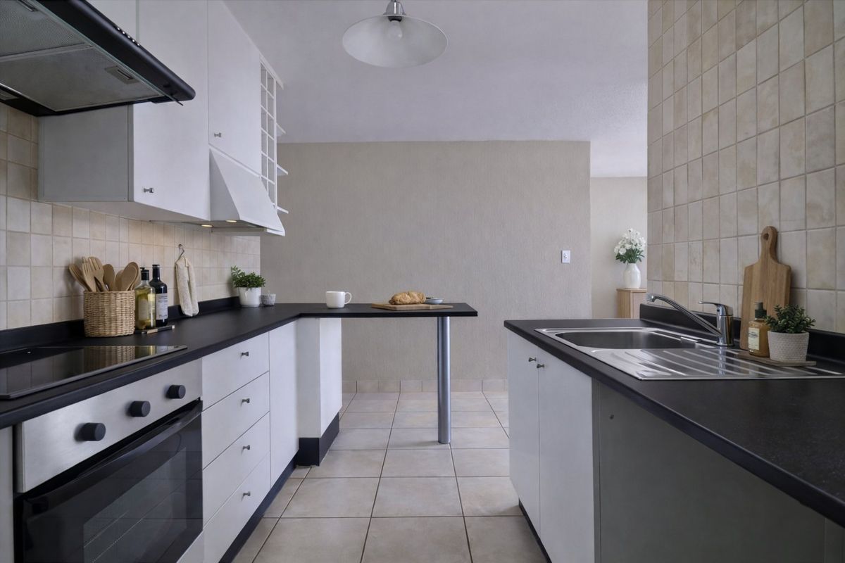 Incredible Views | 2 Bedroom Apartment in Sought-After Worlds View, Northcliff - Photo 4