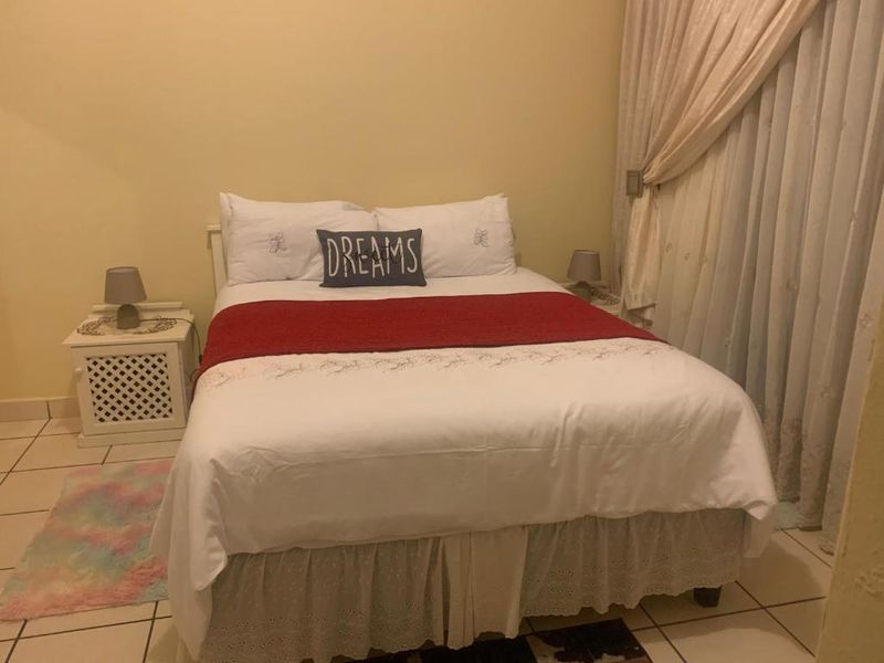 Fully furnished two bedroom unit to rent at Shelly Beach  - Photo 5