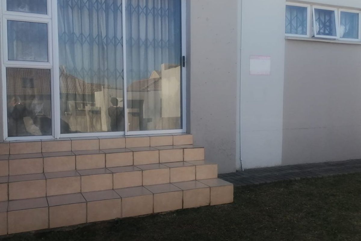 Spacious 3 Bed Townhouse in Tasbet Park - Photo 2