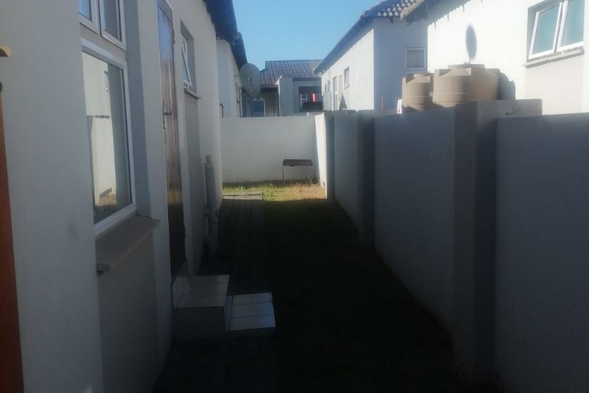 Spacious 3 Bed Townhouse in Tasbet Park - Photo 3