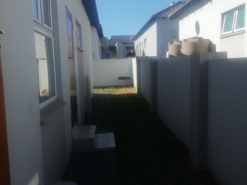 Spacious 3 Bed Townhouse in Tasbet Park - Photo 3