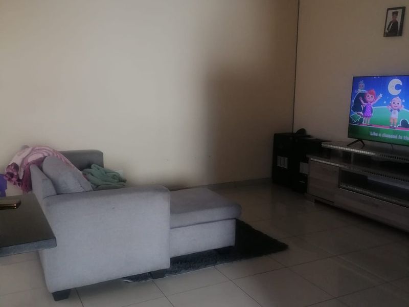 Spacious 3 Bed Townhouse in Tasbet Park - Photo 6