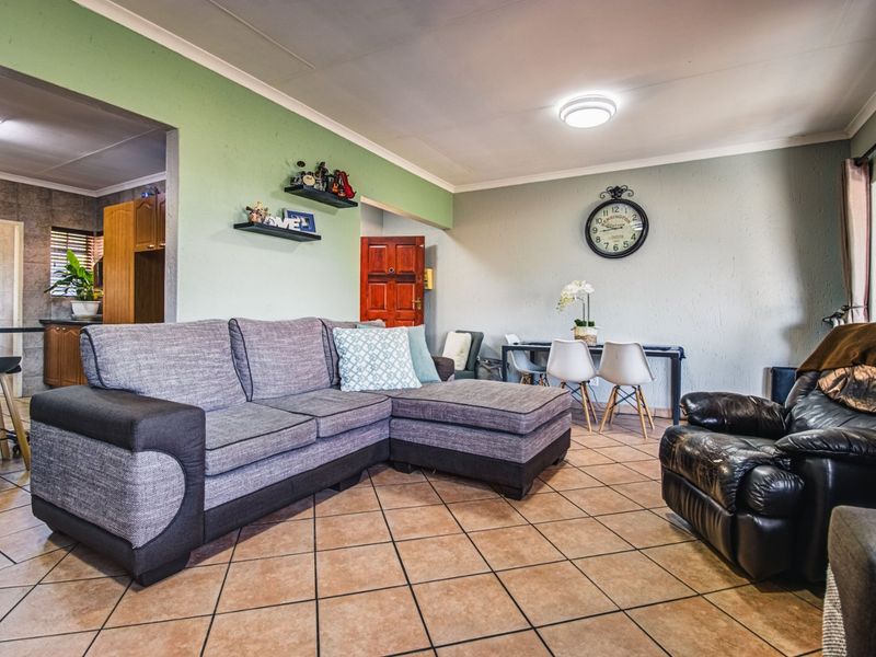 Spacious Luxury Awaits   - Photo 10