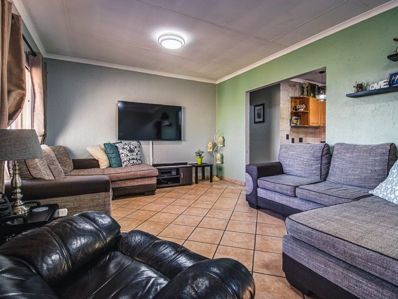 Spacious Luxury Awaits   - Photo 9