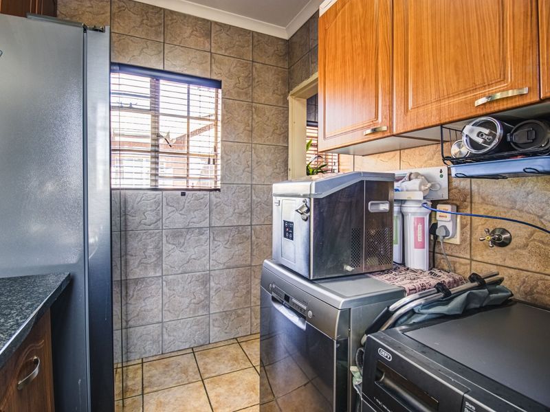 Spacious Luxury Awaits   - Photo 8