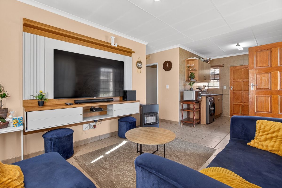 Family-Friendly Comfort in a Secure Estate - Photo 2