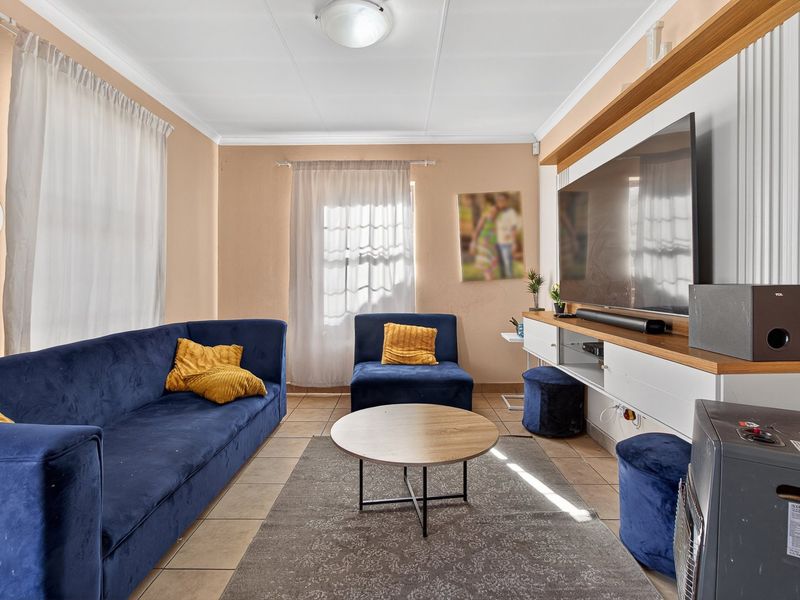 Family-Friendly Comfort in a Secure Estate - Photo 4