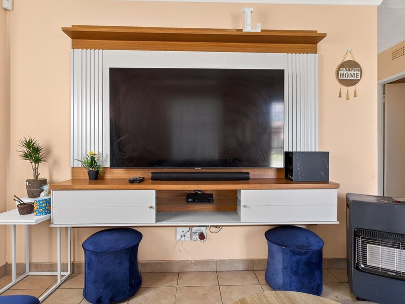 Family-Friendly Comfort in a Secure Estate - Photo 3