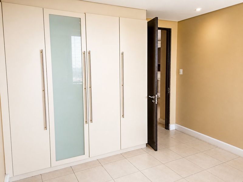 Open plan 2 Bedroom Apartment in Bedford Gardens with lifts - Photo 10