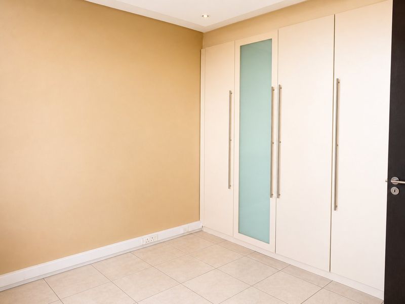 Open plan 2 Bedroom Apartment in Bedford Gardens with lifts - Photo 9