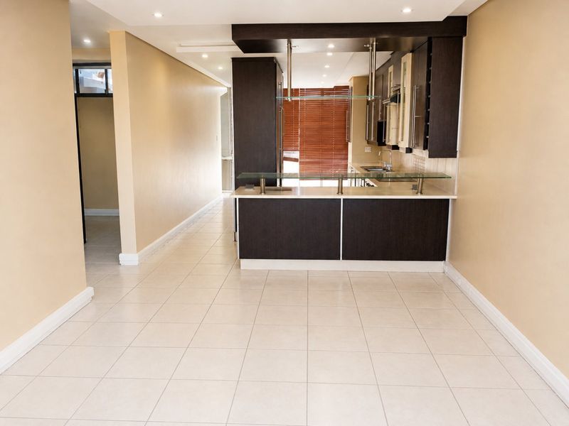 Open plan 2 Bedroom Apartment in Bedford Gardens with lifts - Photo 8