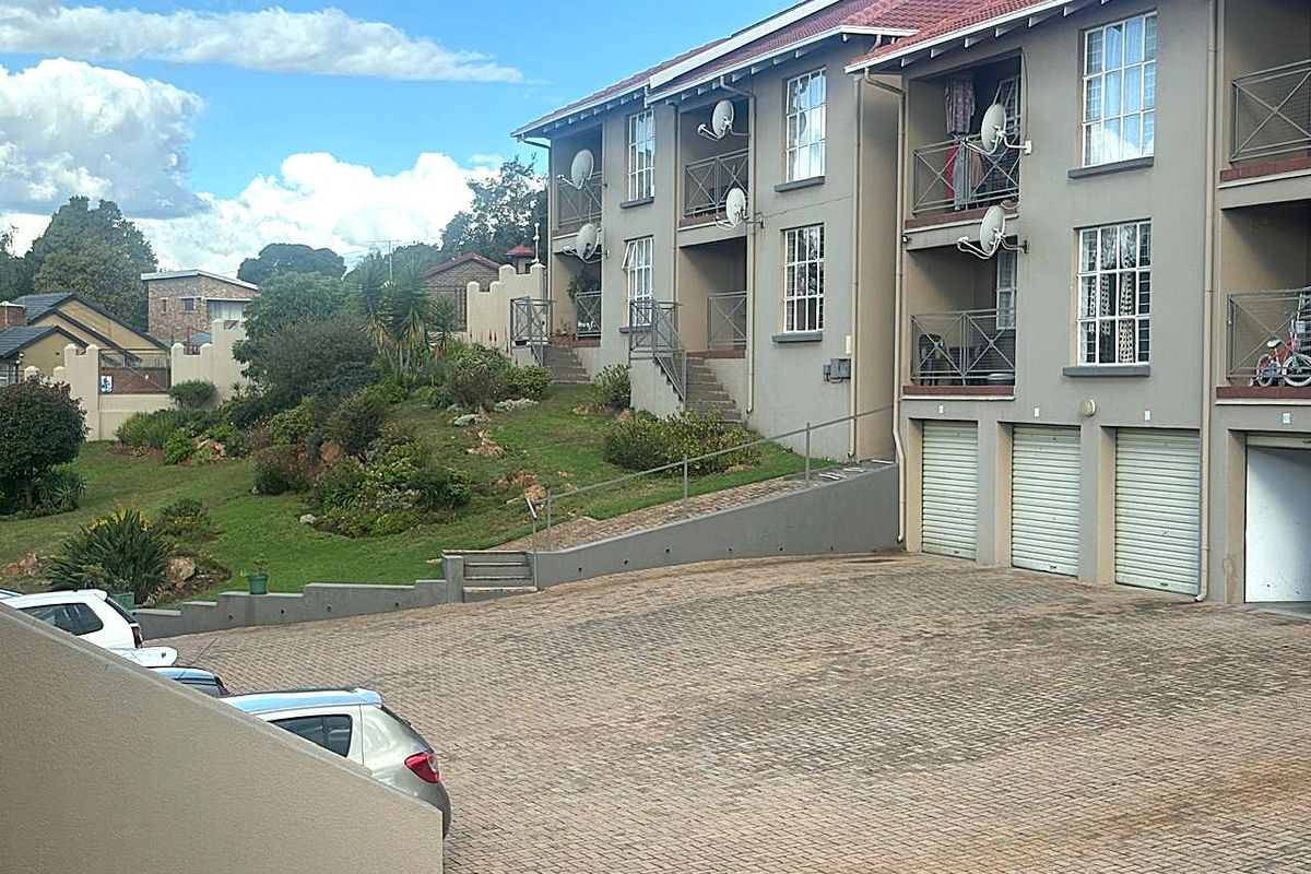 Newly Renovated 2 Bedroom, 1 Bathroom Apartment in the Heart of Breaunanda - Photo 2
