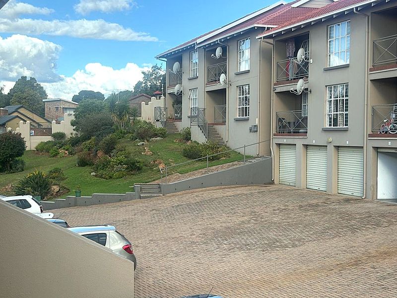 Newly Renovated 2 Bedroom, 1 Bathroom Apartment in the Heart of Breaunanda - Photo 2
