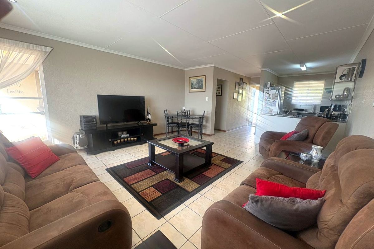 Newly Renovated 2 Bedroom, 1 Bathroom Apartment in the Heart of Breaunanda - Photo 4