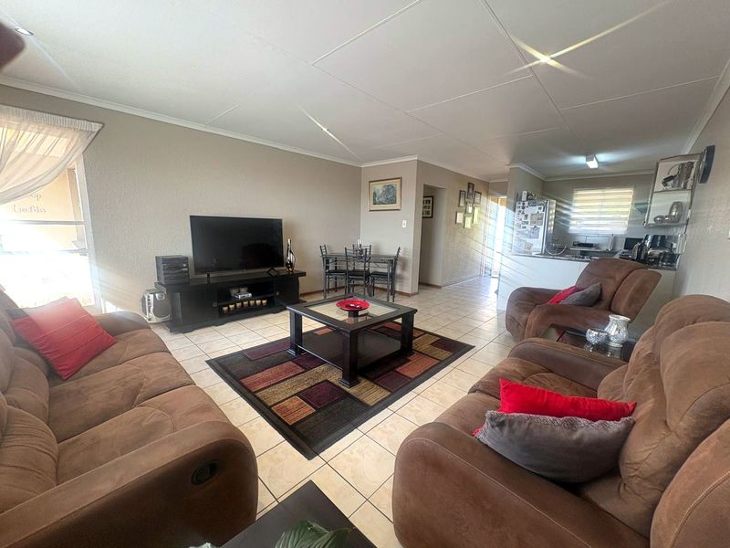 Newly Renovated 2 Bedroom, 1 Bathroom Apartment in the Heart of Breaunanda - Photo 4